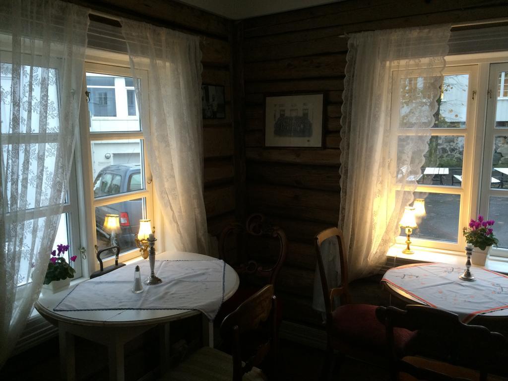 Gjestehuset Ibsen Гримстад Экстерьер фото